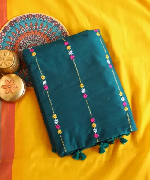 Green Khadi saree with lined flower motifs